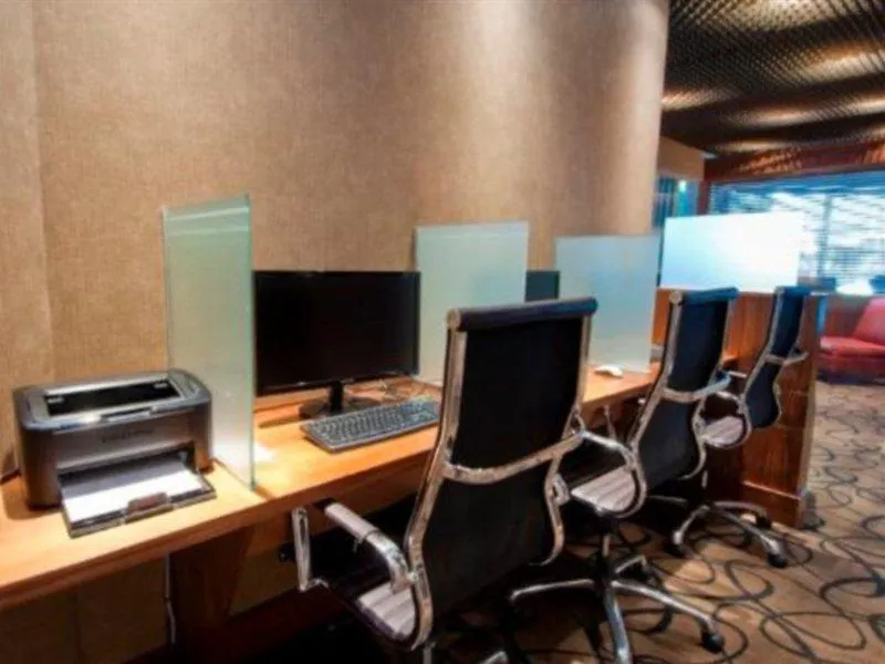 Best Western Premier Chateau Granville Hotel & Suites & Conference Centre Vancouver 4*,
